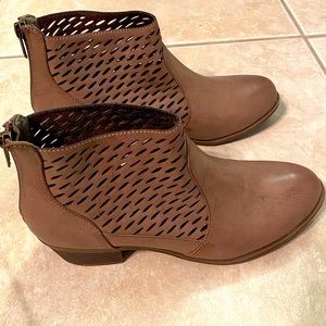 Zigisoho Light Brown Booties Sz 7